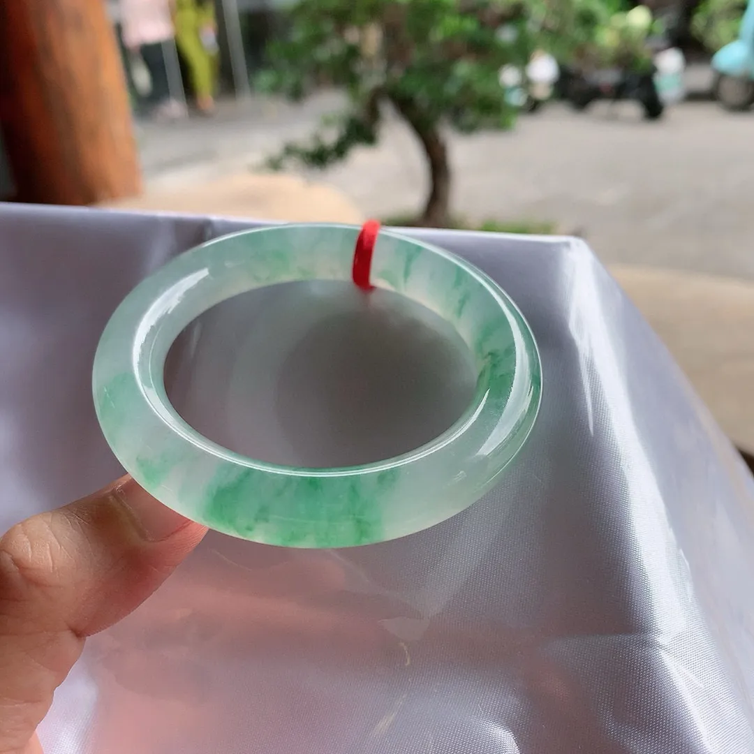 正圈冰玻绿花 无瑕 尺寸:51.4/10.9. 花美 种水好