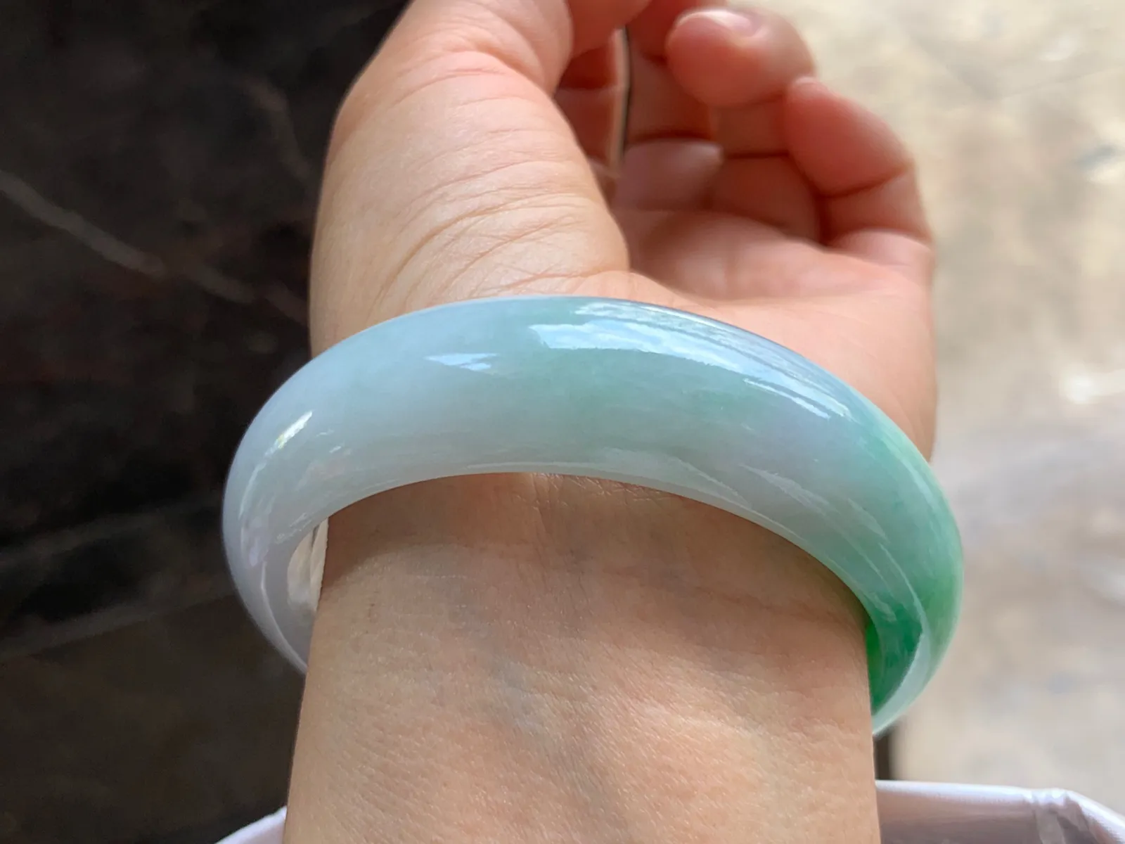 55-17.5-8mm
带色手镯 底子细腻干净 颜色浓郁 宽版轮胎条形