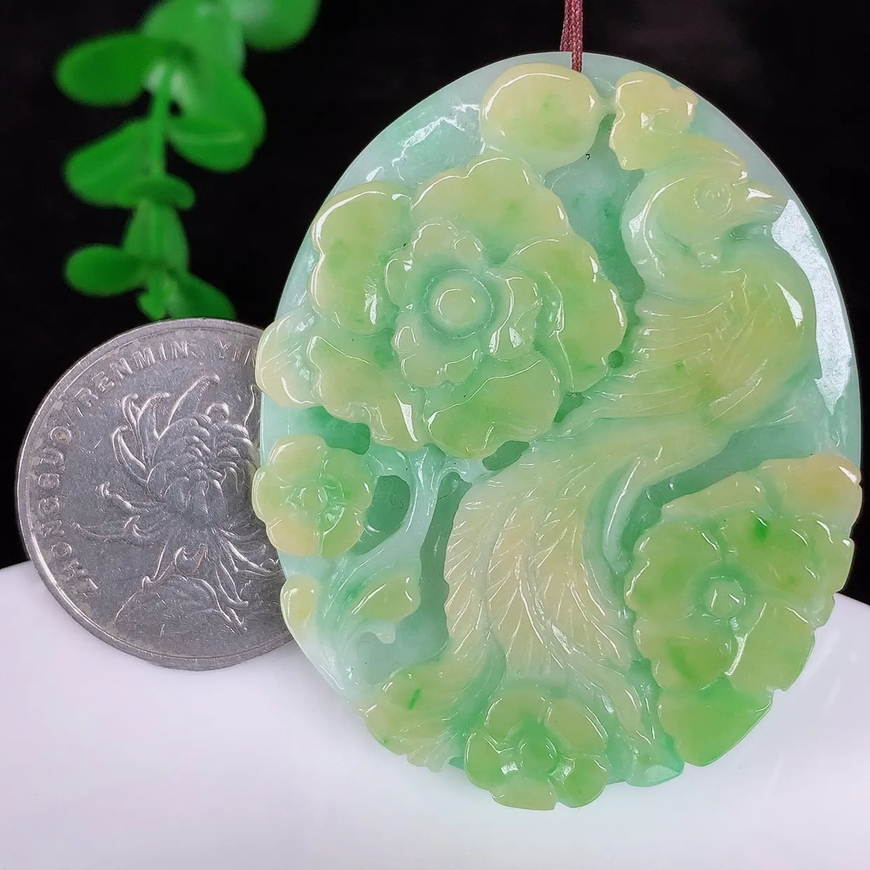 自然光实拍，冰润冰糯种双彩黄加绿翡翠凤凰吊坠，龙凤呈祥，花开富贵，种老水足，翠色灵动，寓意美好，佩戴时尚出众！#57.10