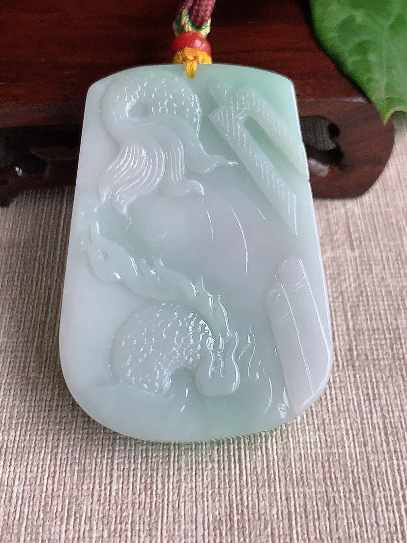 缅甸a货翡翠ddj老坑冰润飘阳绿龙牌吊坠 整体59.6×40.6×12mm 68.84