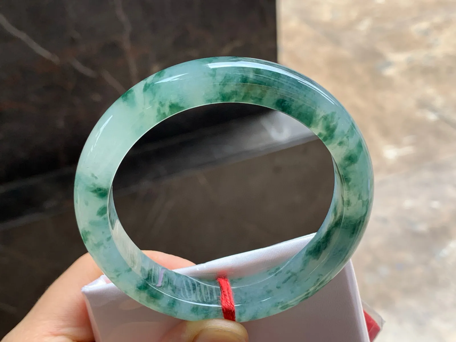 尺寸57.3/12.7/8.6，冰飘花手镯
水润细腻 清新甜美