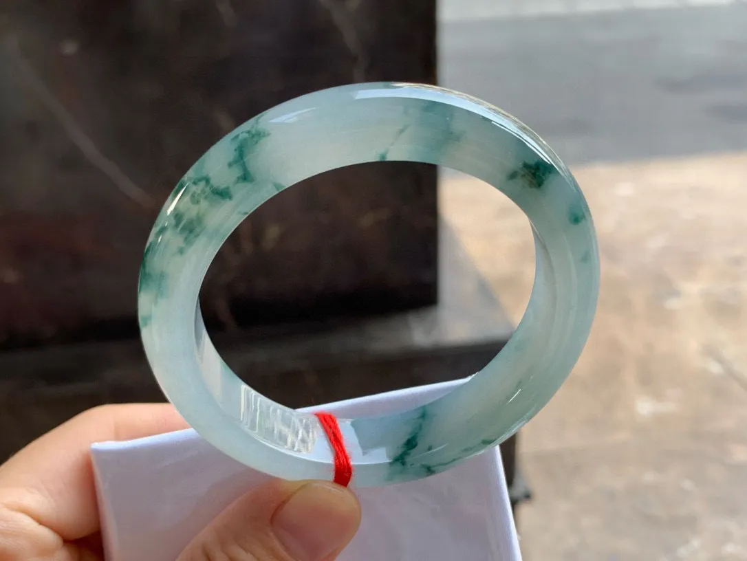 尺寸57.3/13.6/8.6，冰飘花手镯
水润细腻气质