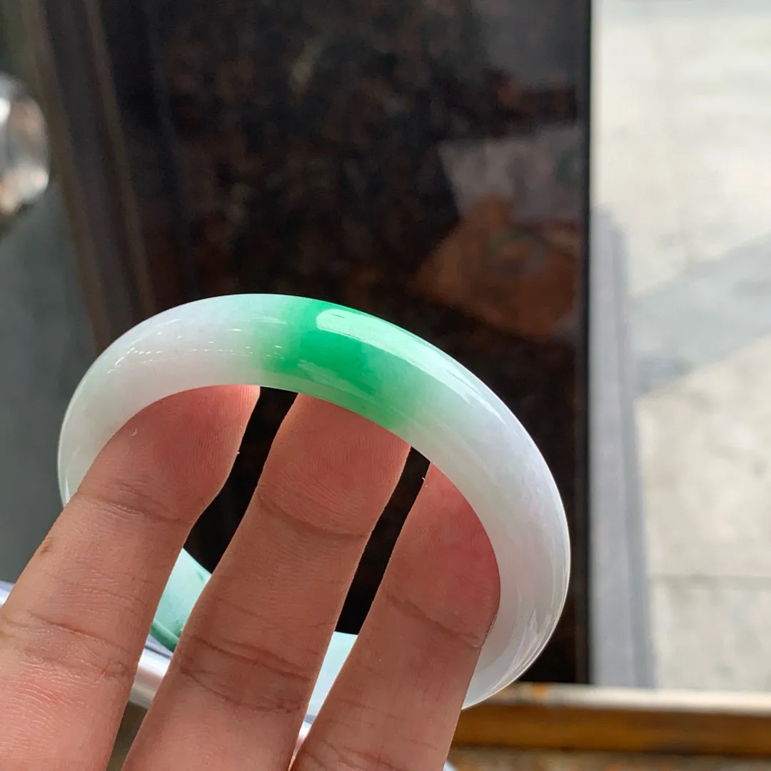 正圈冰糯阳绿飘花 无瑕 尺寸:54.4/12.2/7.4 色好