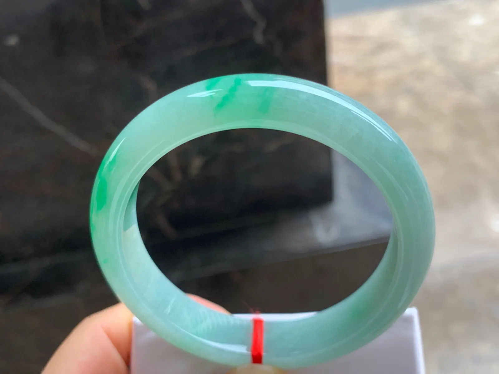 58-12.5-8.5mm
带色手镯 有种有色 上手漂亮