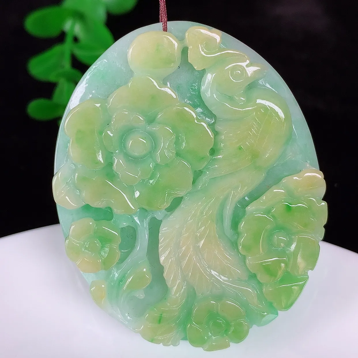 自然光实拍，冰润冰糯种双彩黄加绿翡翠凤凰吊坠，龙凤呈祥，花开富贵，种老水足，翠色灵动，寓意美好，佩戴时尚出众！#57.10