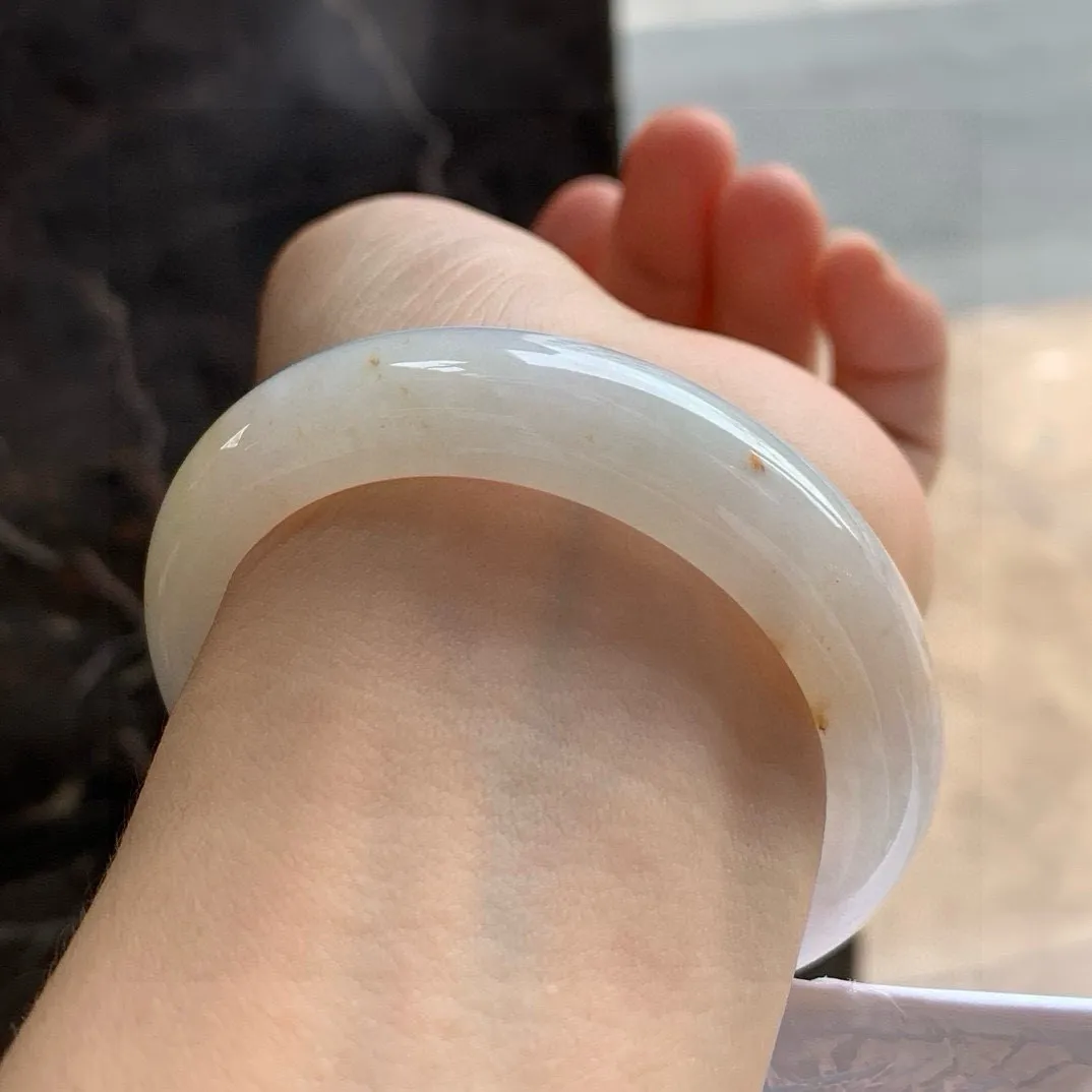 尺寸54.9/12.4/8.4，冰飘花手镯
水润细腻 清爽种老 气质