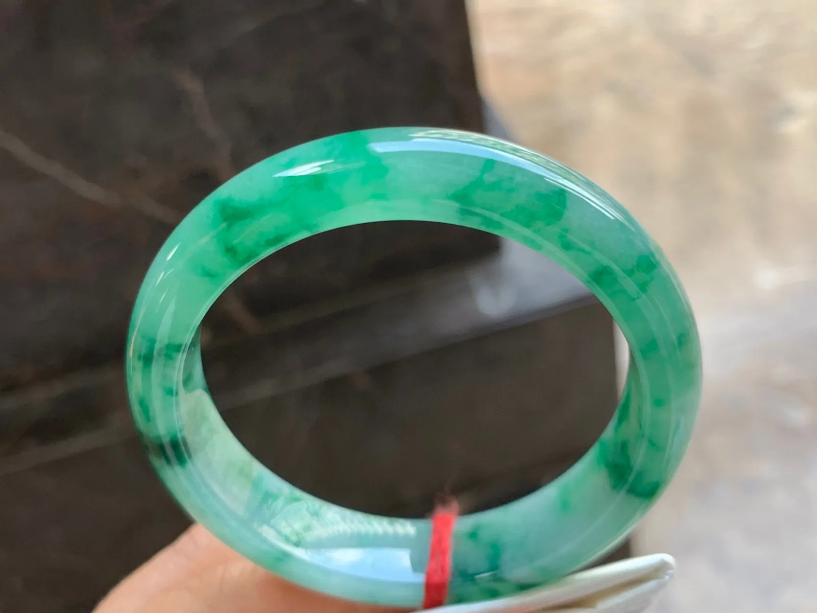 56.5-12.5-8.5mm
带色手镯 有种有色 上手大气