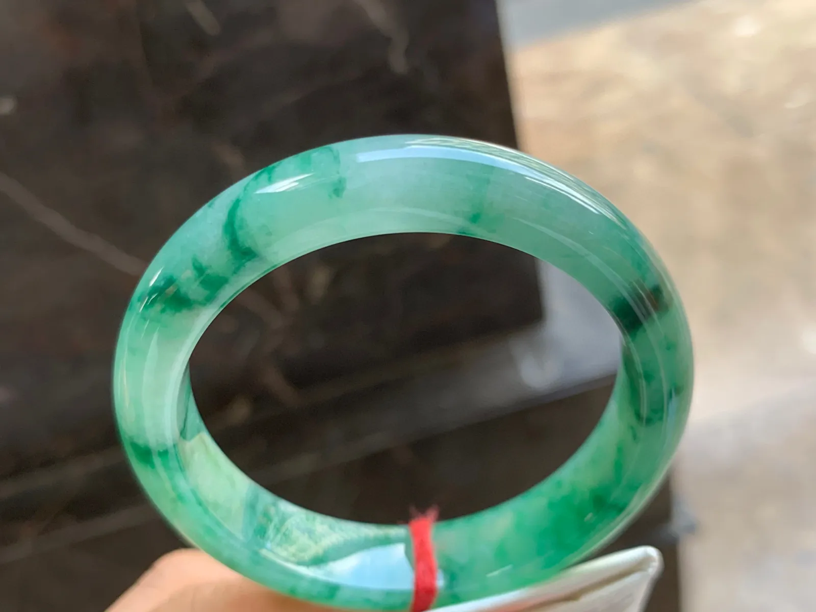 56.5-12.5-8.5mm
带色手镯 有种有色 上手大气