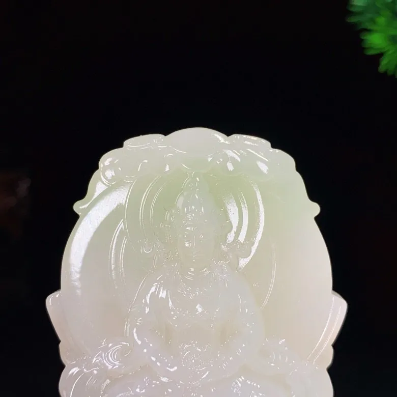 和田玉青海翠翠青坐莲观音挂件。尺寸52/44/12重46克 玉质细腻油润。手推出油。品相大气 lt2505010