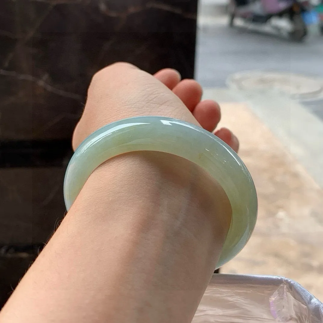 尺寸55/13/9，冰种黄翡手镯
水润细腻