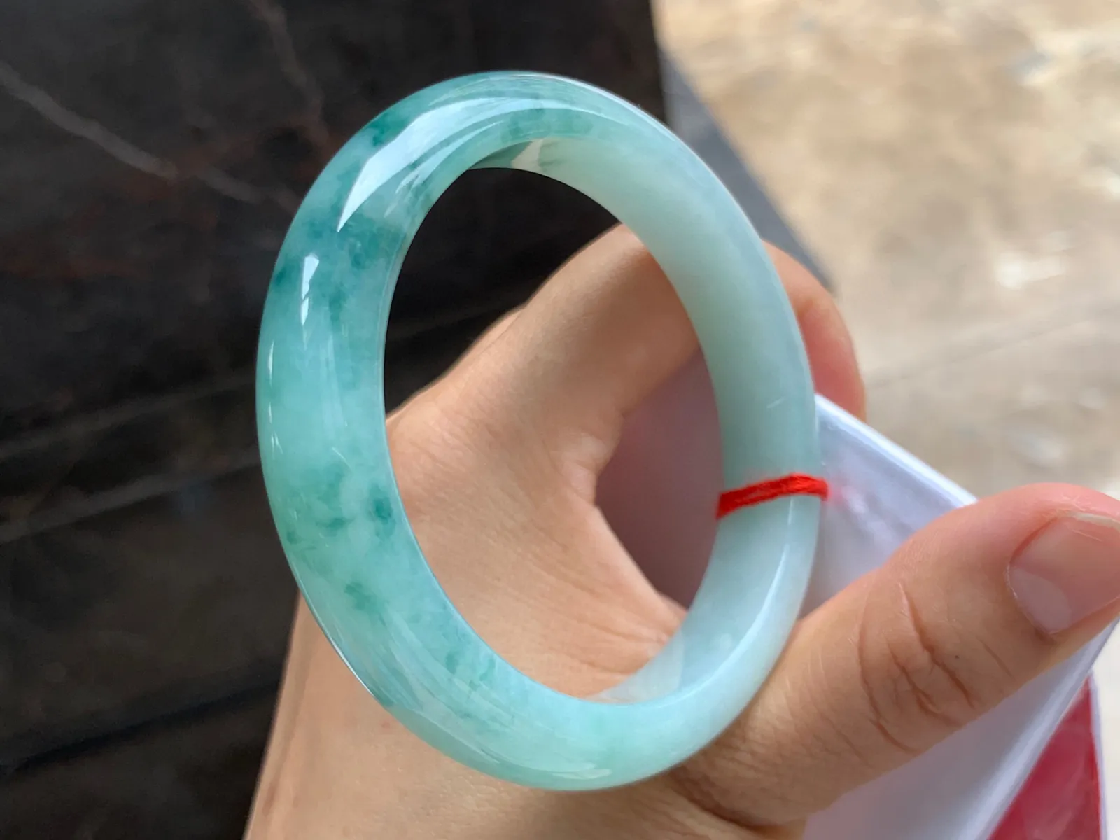 57-12.5-8.5mm
飘花手镯  底子细腻  花色漂亮 半山半水