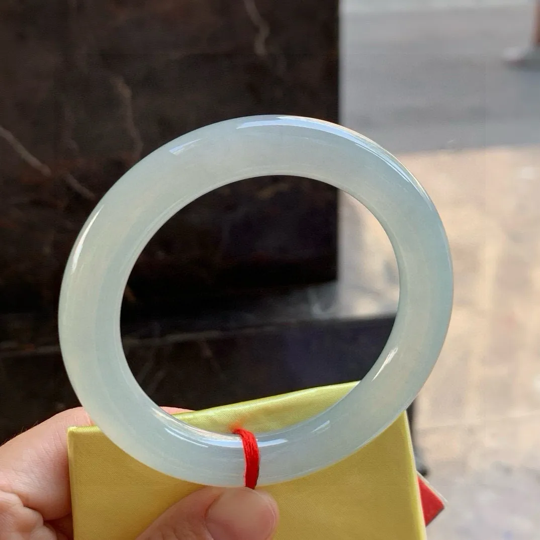 尺寸57.7/11，冰种圆条手镯
冰透水润细腻 清爽 气质