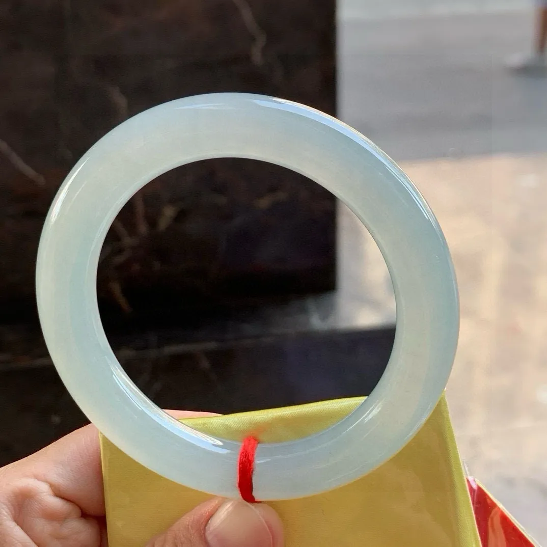 尺寸57.7/11，冰种圆条手镯
冰透水润细腻 清爽 气质
