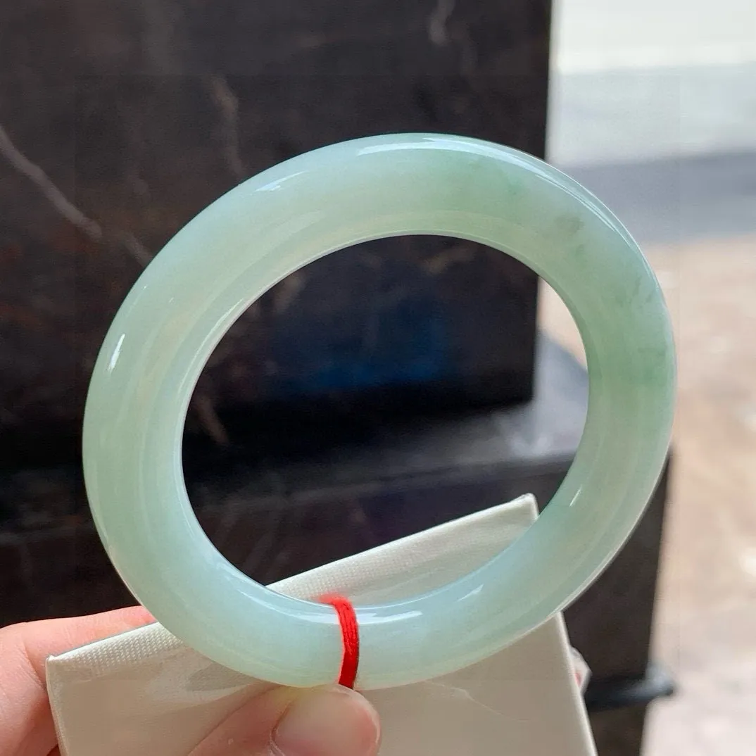 尺寸56/11.3，豆底圆条手镯 
 水润细腻 老种老色 气质