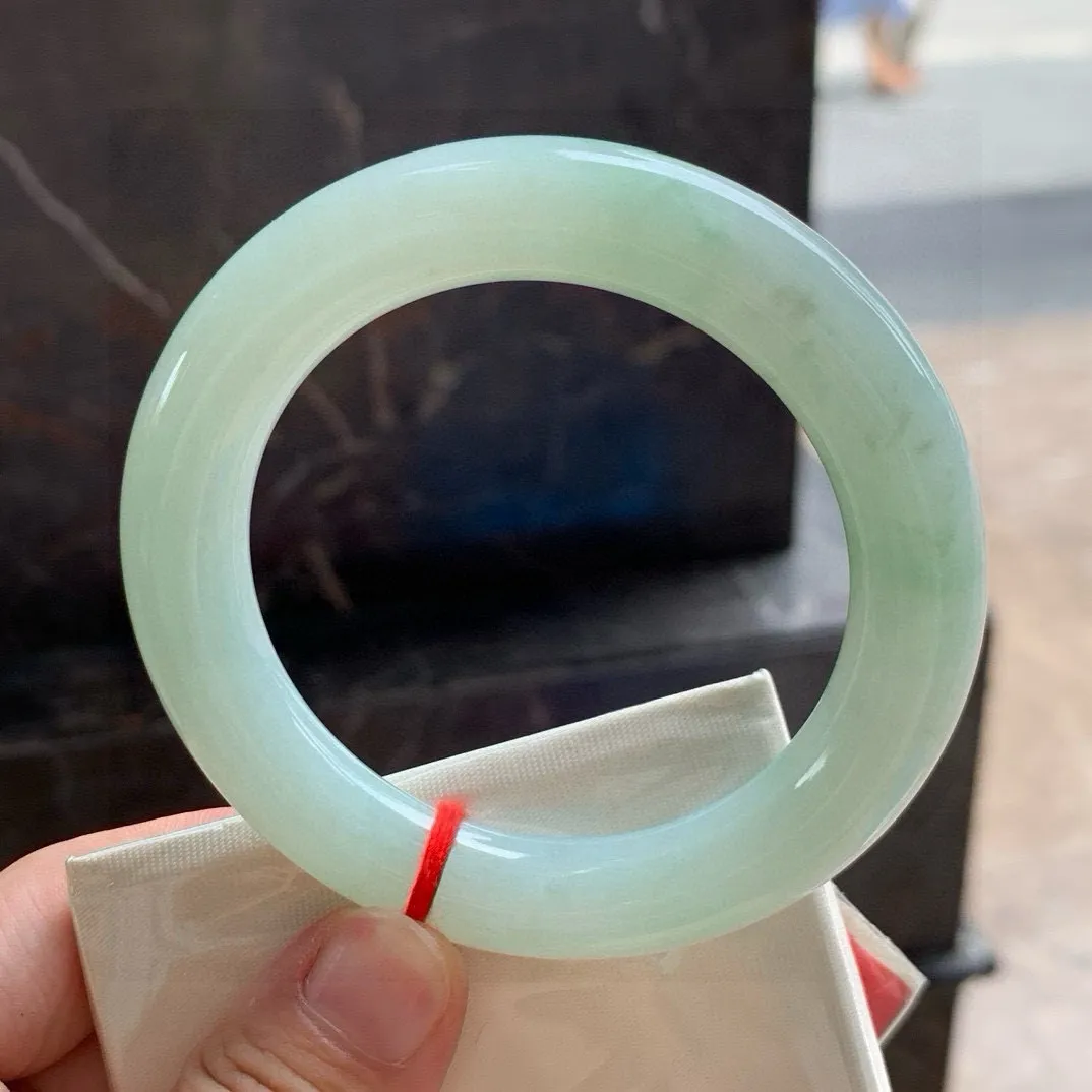 尺寸56/11.3，豆底圆条手镯 
 水润细腻 老种老色 气质