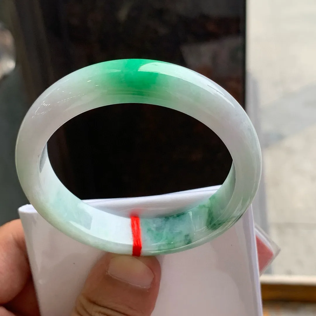 正圈冰糯阳绿飘花 无瑕 尺寸:54.4/12.2/7.4 色好