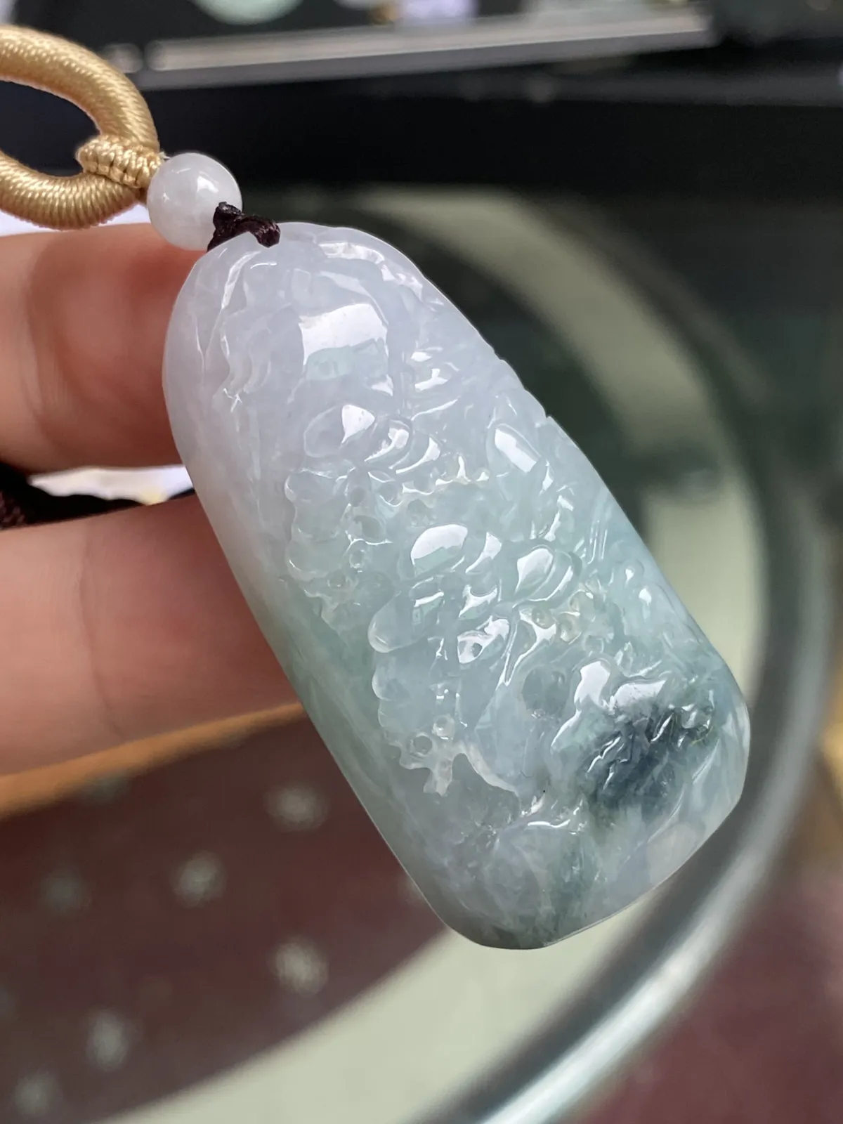 推荐【双彩山水】无纹裂，水润，粉粉的天空寓意着天晴美好，蓝绿花处纹理似雪景中冰雪覆盖初融，似水流动，品相佳，厚装，超值哦～～