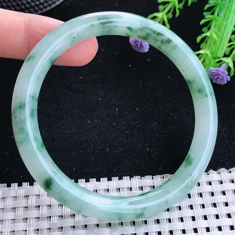 自然光57.3圈口老坑冰润起胶飘花圆条手镯翡翠玉镯尺寸57.3/8.2/8