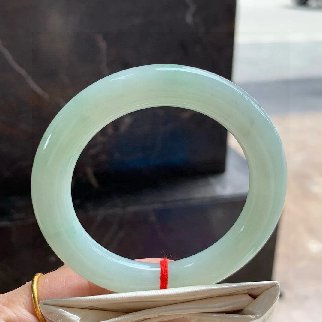 尺寸56/11.3，豆底圆条手镯 
 水润细腻 老种老色 气质大气