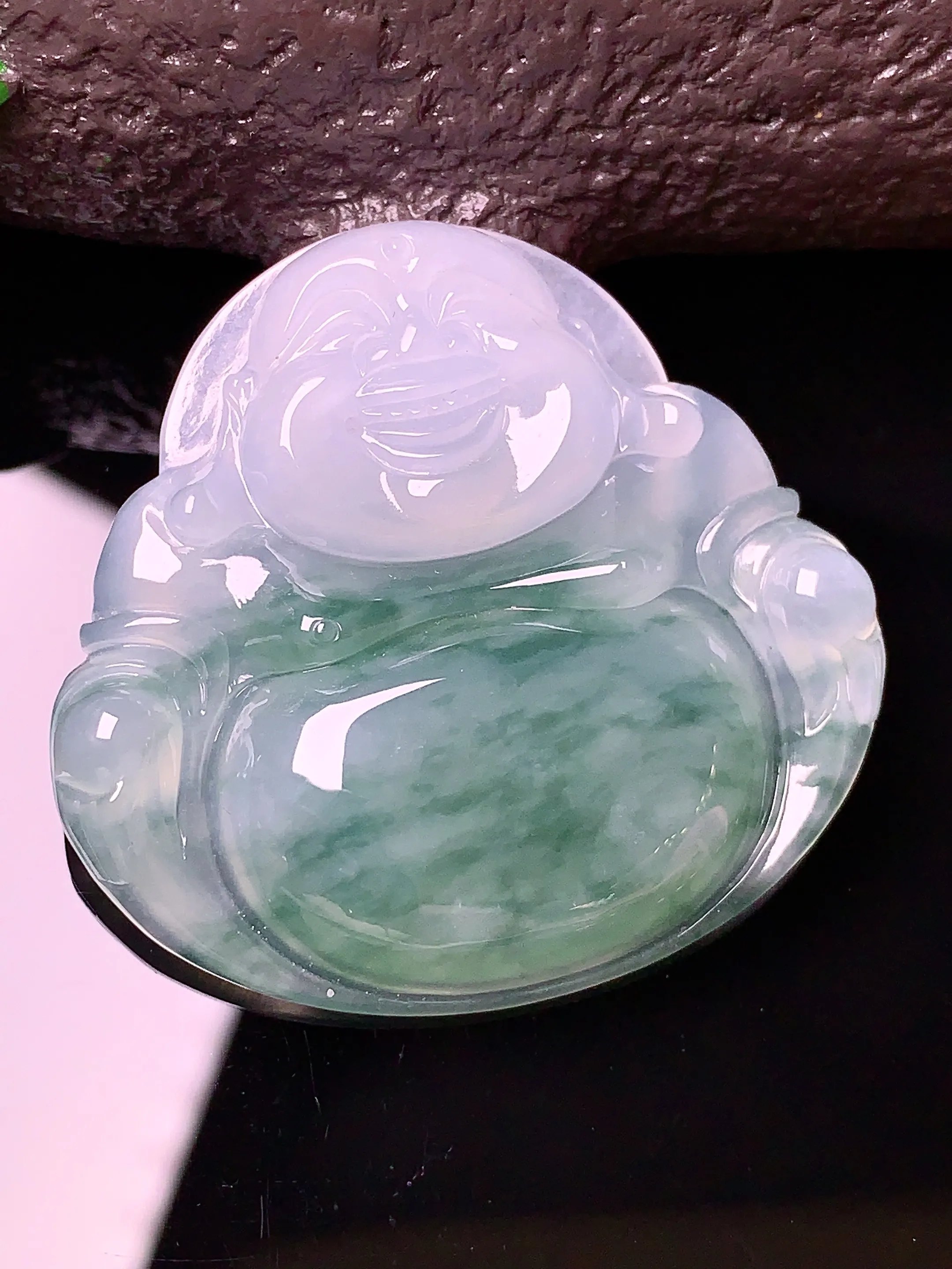 飘绿佛公吊坠 玉质细腻 色泽清新艳丽 整体尺寸35*27.1*6.1