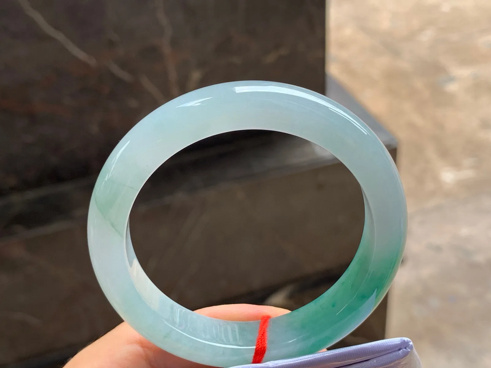 尺寸55.7/12.5/8.9，飘花手镯
水润细腻 清新甜美
