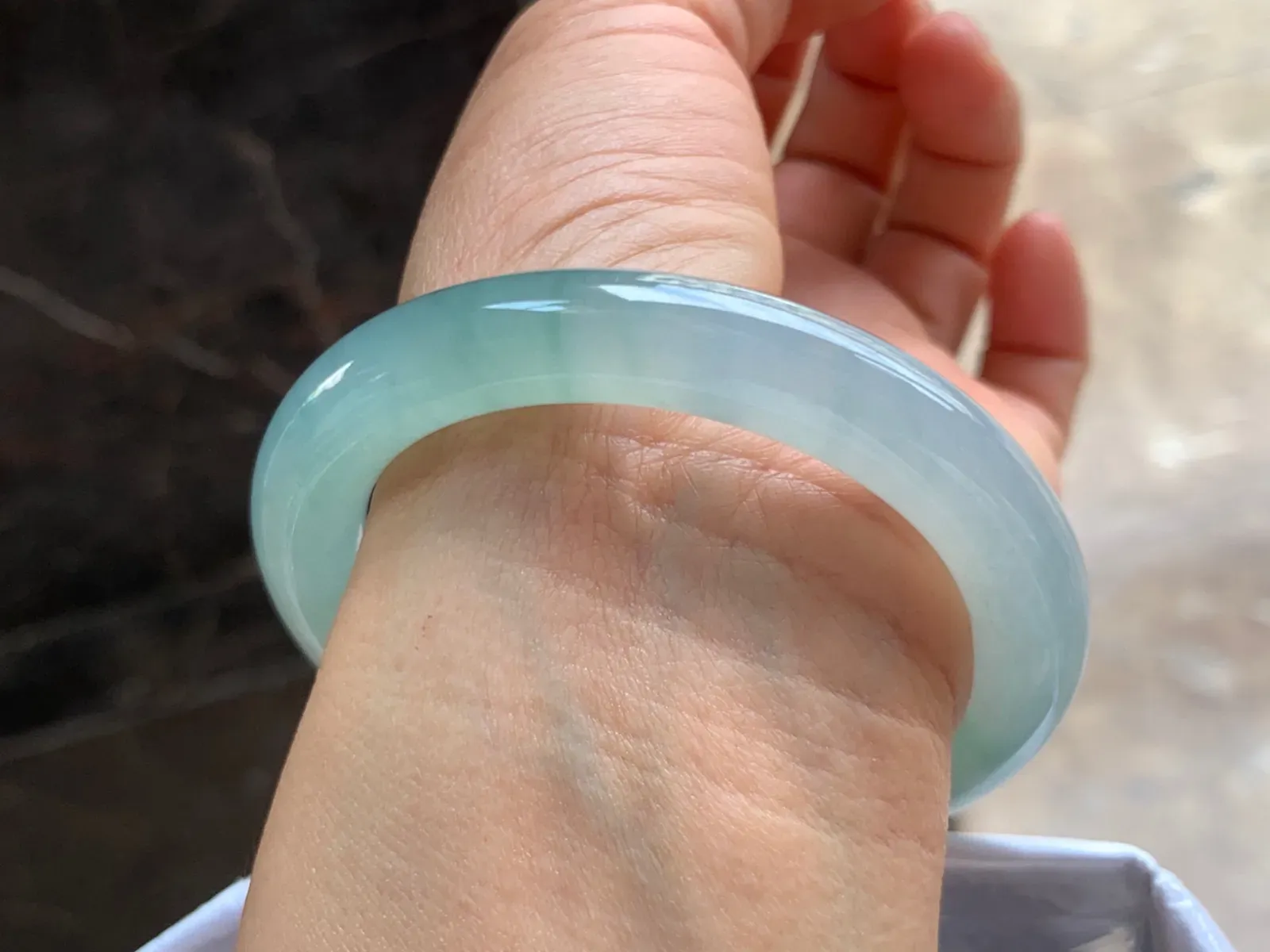 53.5-9.5mm
冰种晴水圆条手镯 水润冰透 清新