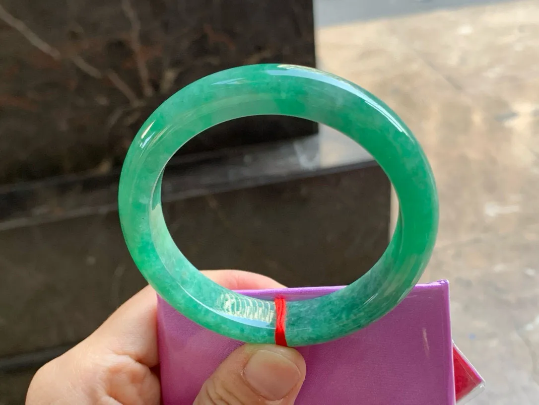 尺寸56.7/12.2/8.6，满色手镯
水润细腻 色好