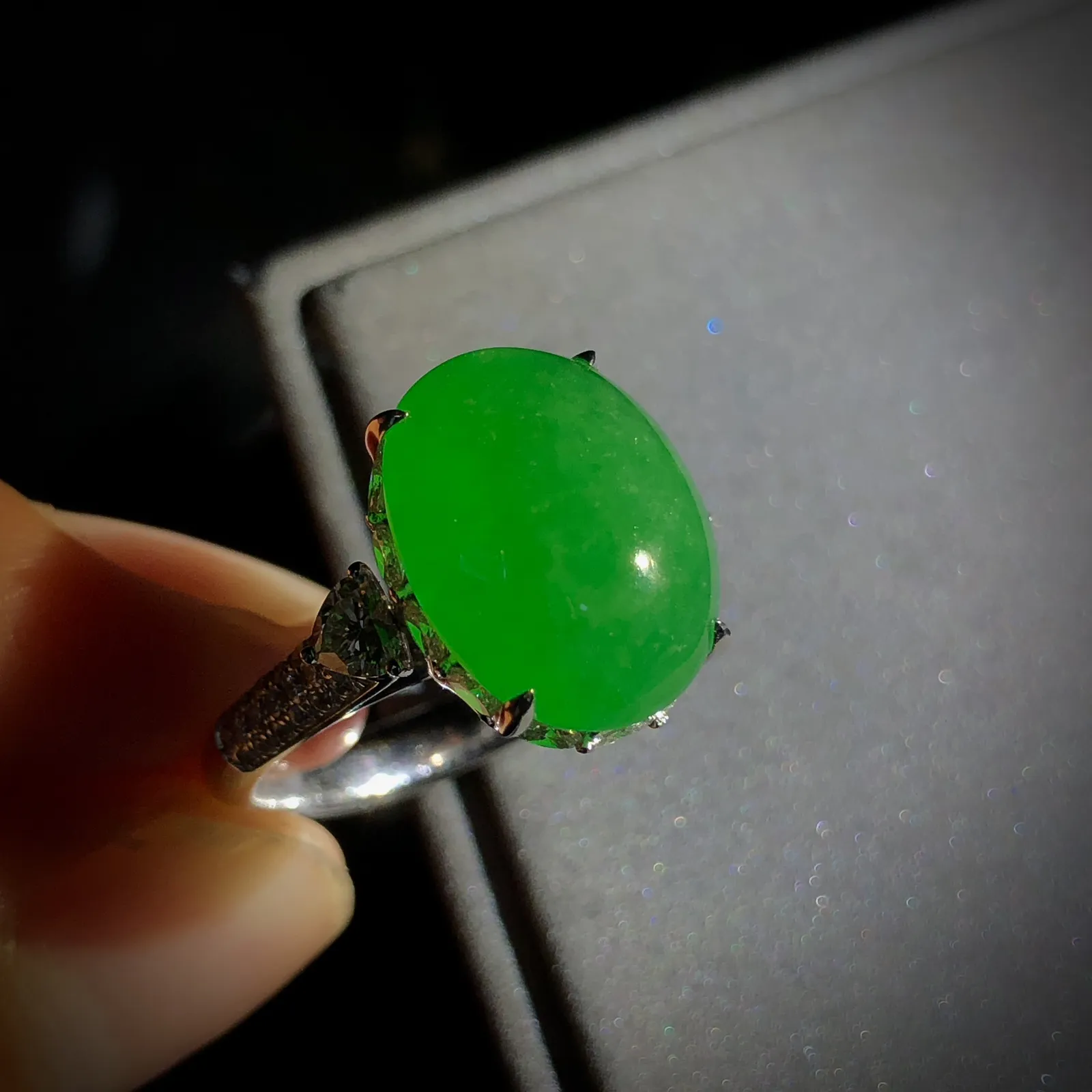 绿戒指，裸石14.5-11.2-6.5mm，
14#，18K金，。。