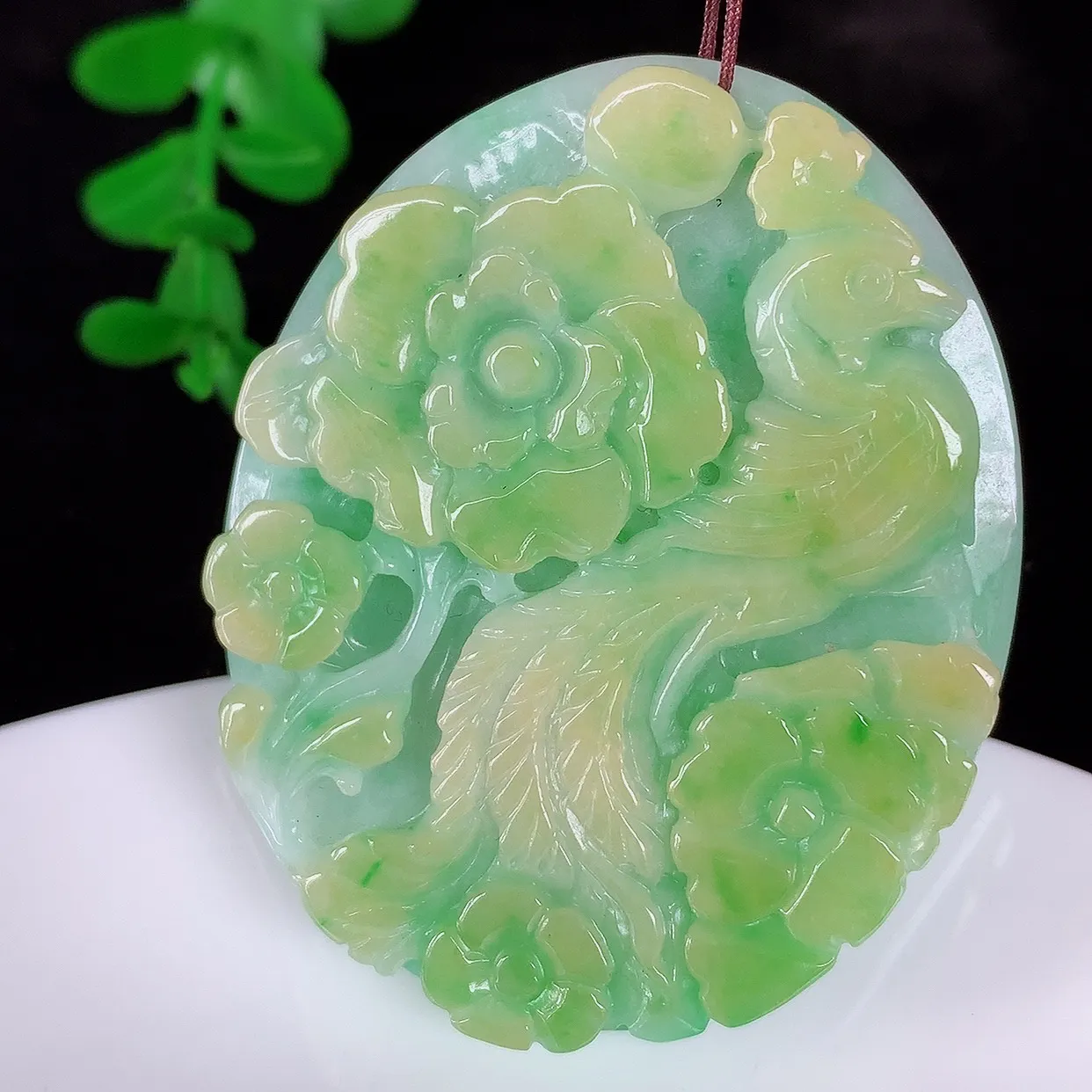 自然光实拍，冰润冰糯种双彩黄加绿翡翠凤凰吊坠，龙凤呈祥，花开富贵，种老水足，翠色灵动，寓意美好，佩戴时尚出众！#57.10