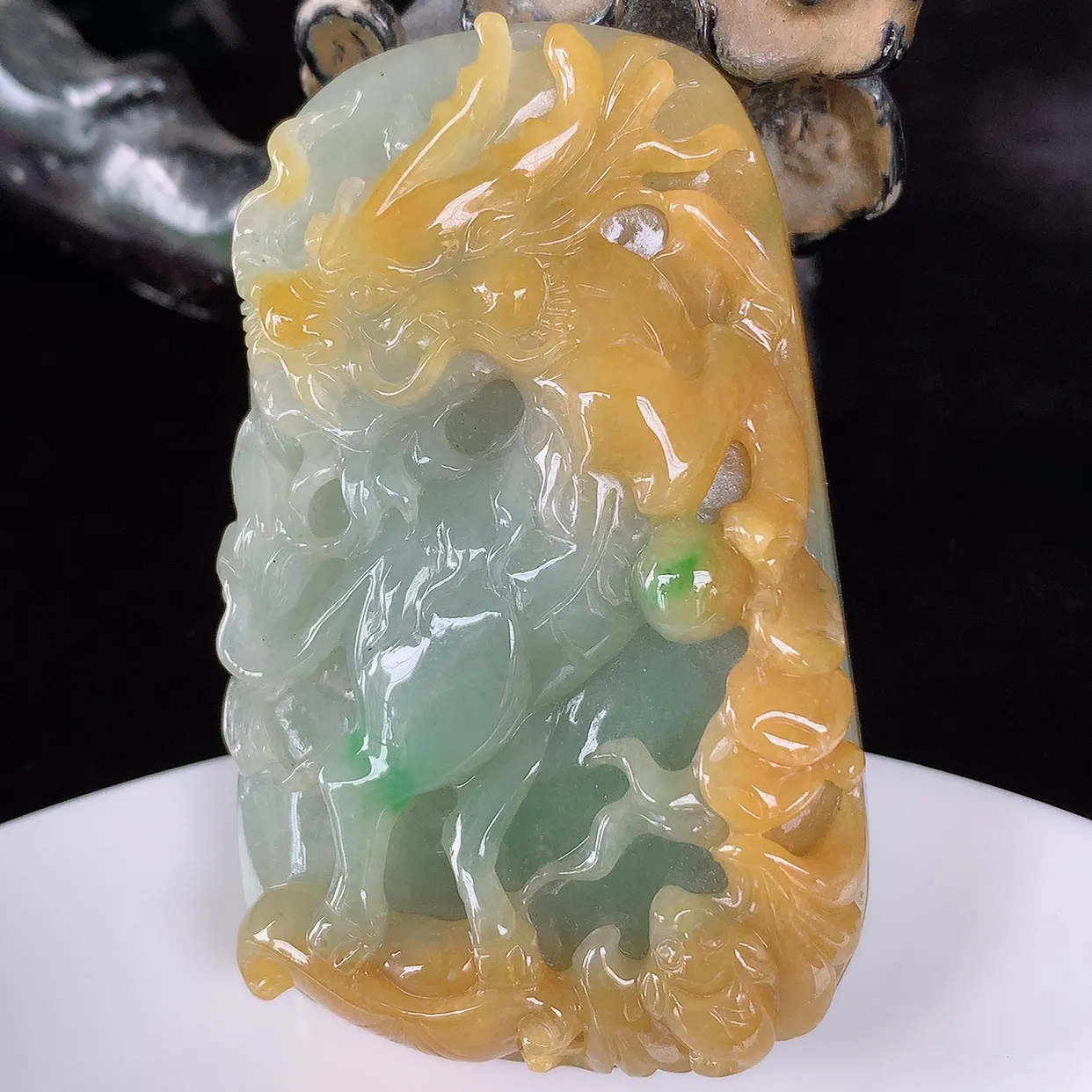 自然光实拍，厚装冰润冰糯种黄翡翡翠龙马吊坠 龙马精神，精雕龙腾盛世、龙牌吊坠，种水好，雕工立体精致，