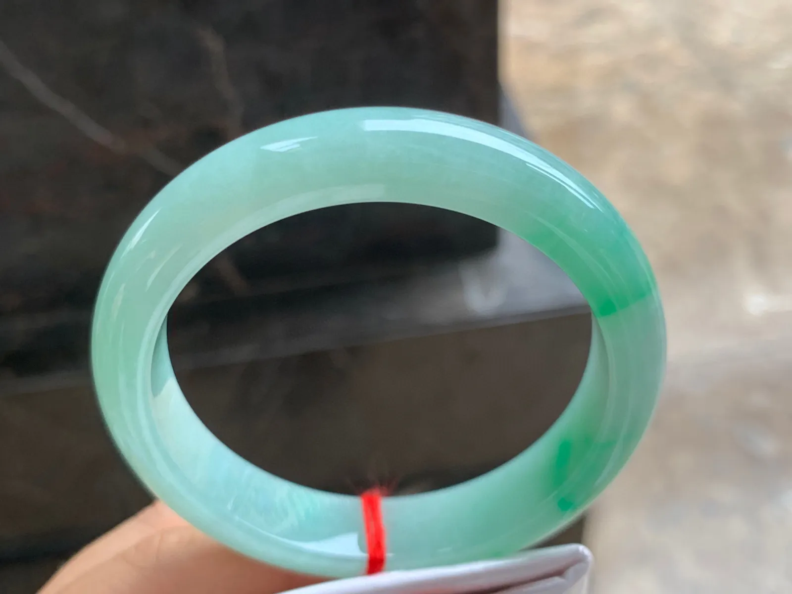 58-12.5-8.5mm
带色手镯 有种有色 上手漂亮
