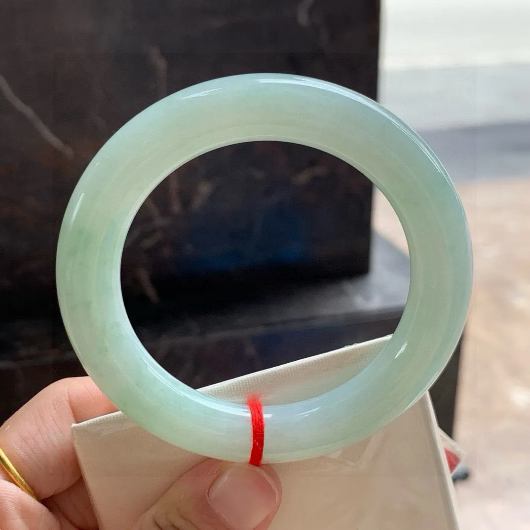 尺寸56/11.3，豆底圆条手镯 
 水润细腻 老种老色 气质