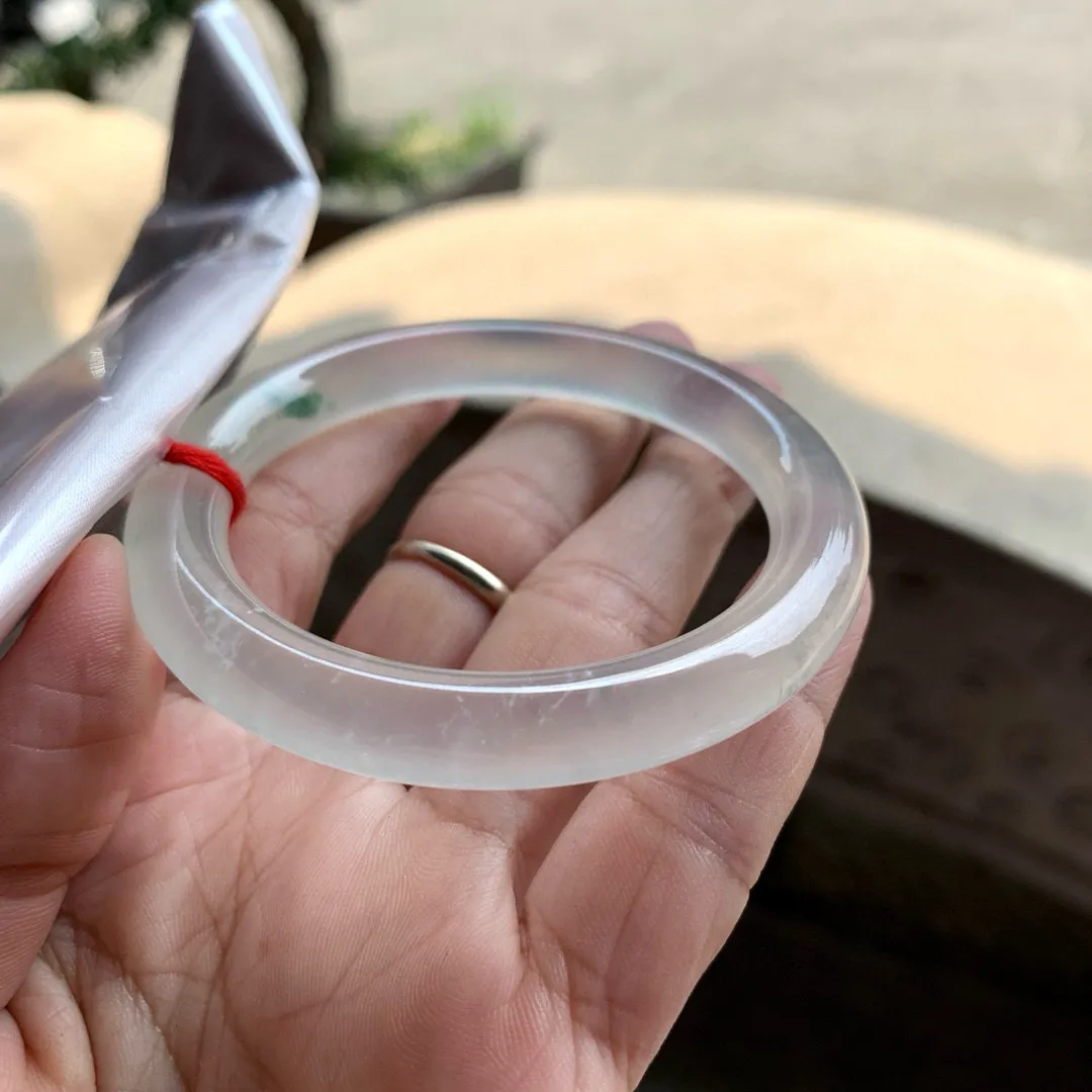 圆条玻璃种飘绿花 无瑕 尺寸:53.2/8.7/9.4与肤色融为一体 种水天花板 收藏级别