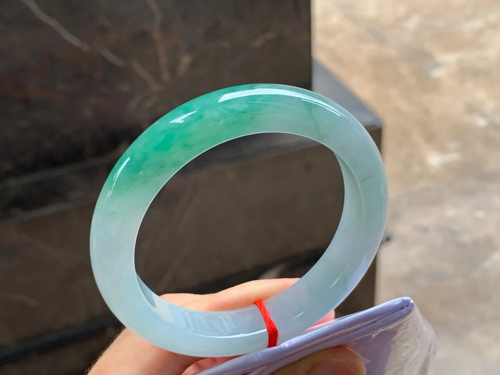 尺寸55.7/12.5/8.9，飘花手镯
水润细腻 清新甜美