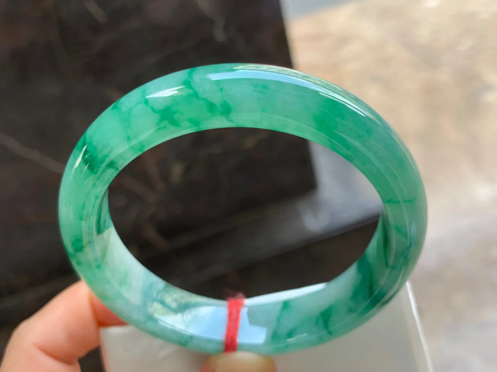 56.5-12.5-8.5mm
带色手镯 有种有色 上手大气