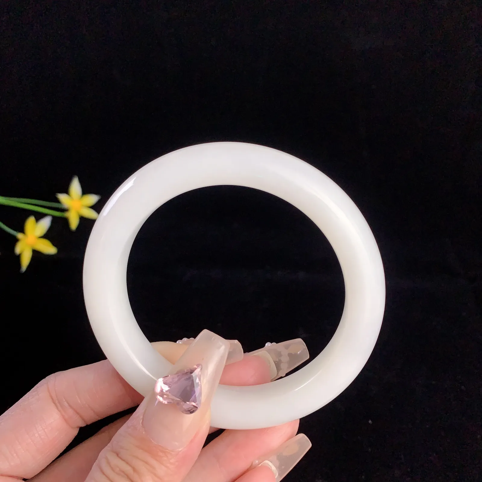 和田玉57圈口羊脂白手镯！玉质细腻油润 底色纯净 无裂无杂 脂粉好