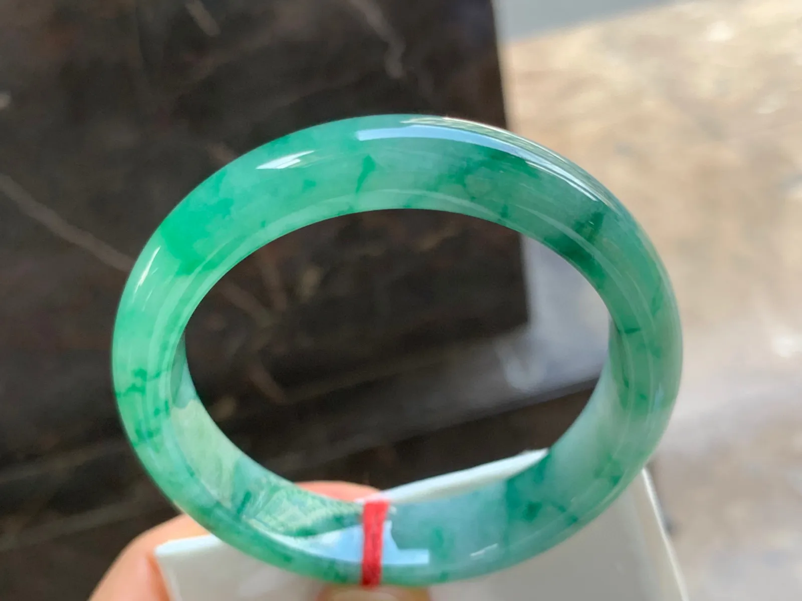 56.5-12.5-8.5mm
带色手镯 有种有色 上手大气