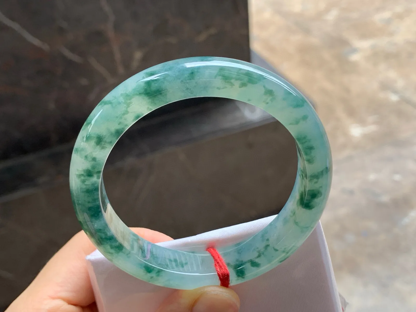 尺寸57.3/12.7/8.6，冰飘花手镯
水润细腻 清新甜美