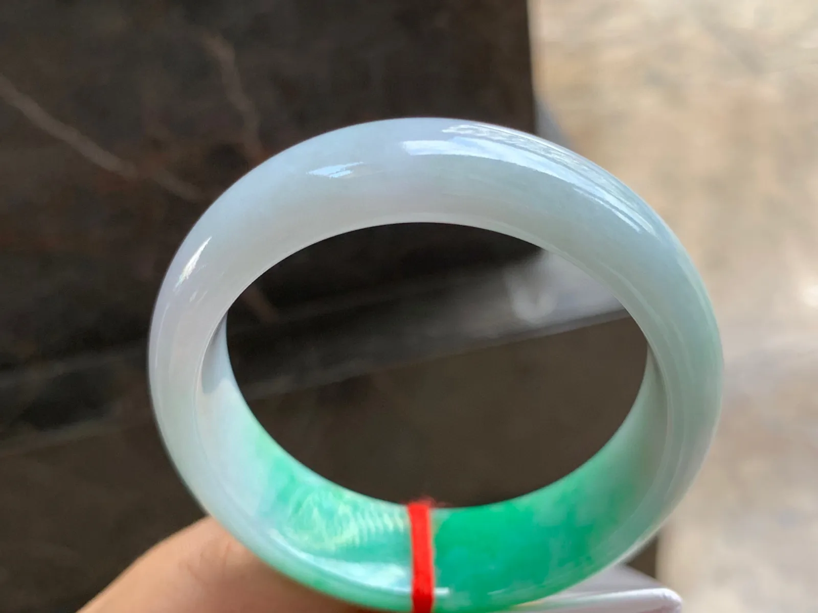 55-17.5-8mm
带色手镯 底子细腻干净 颜色浓郁 宽版轮胎条形