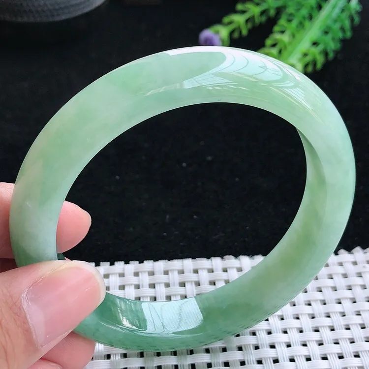 自然光60.2大圈口老坑精美冰润起胶满绿手镯翡翠玉镯尺寸60.2/12.8/9