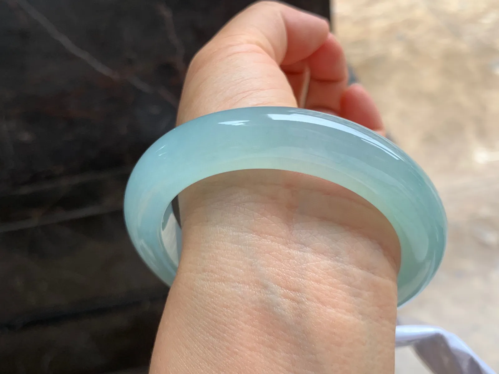 60-13-11mm
冰种晴水手镯 冰透胶润 条形优秀 大圈口