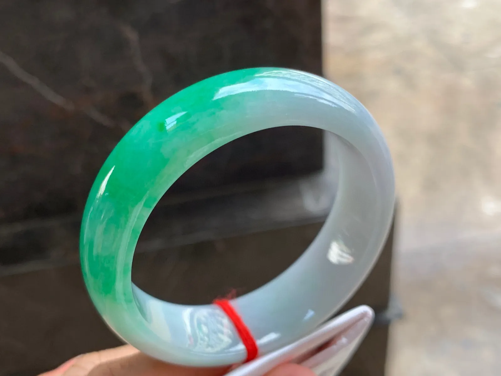 55-17.5-8mm
带色手镯 底子细腻干净 颜色浓郁 宽版轮胎条形