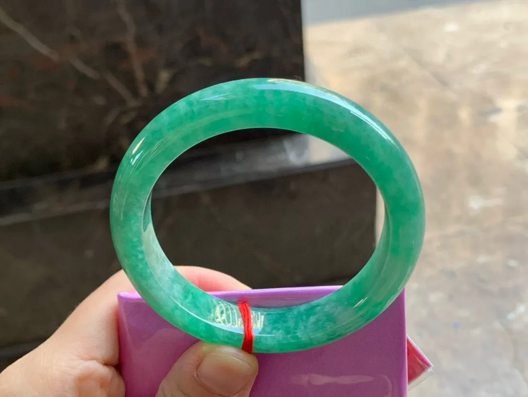 尺寸56.7/12.2/8.6，满色手镯
水润细腻 色好