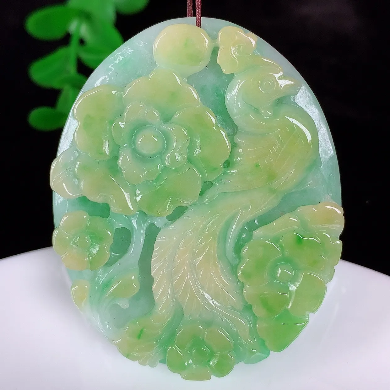 自然光实拍，冰润冰糯种双彩黄加绿翡翠凤凰吊坠，龙凤呈祥，花开富贵，种老水足，翠色灵动，寓意美好，佩戴时尚出众！#57.10