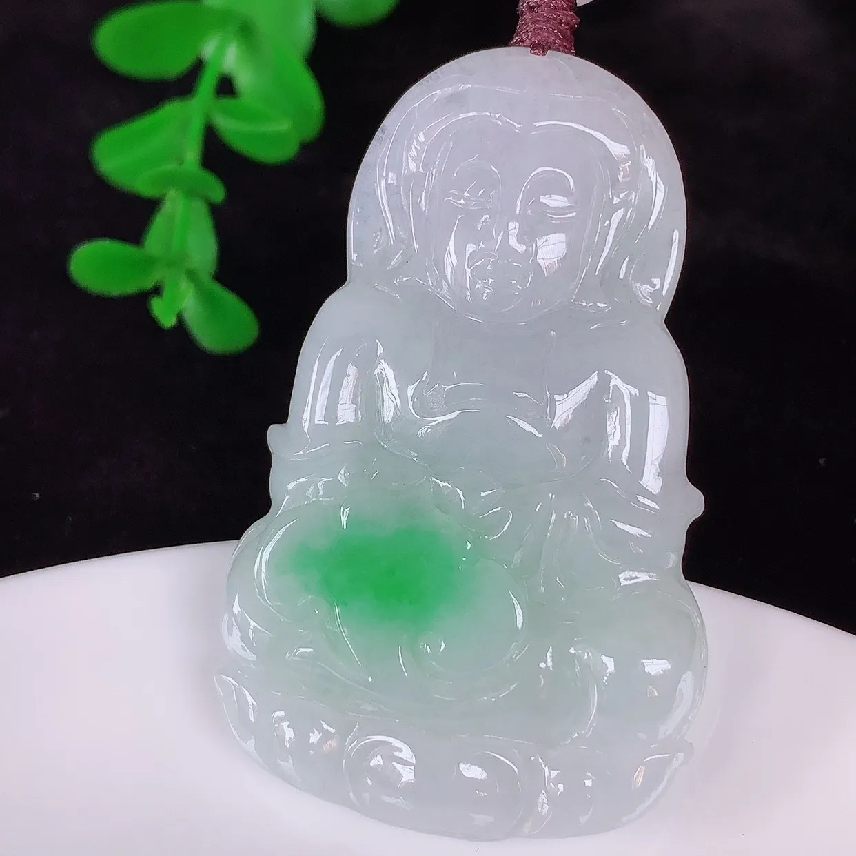 自然光实拍，冰润冰糯种飘阳绿翡翠观音吊坠，赐福翡翠观音，翠色迷人，观音面相端庄，佩戴时尚出众！#46.10