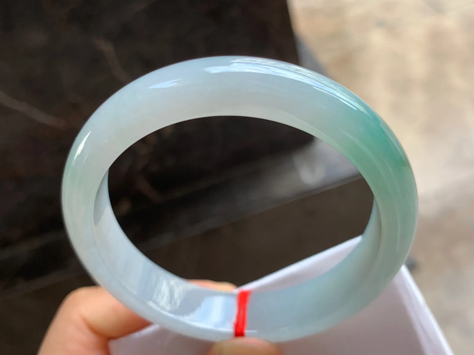 58-13.5-8mm
飘花手镯 底子细腻干净 水润绿花