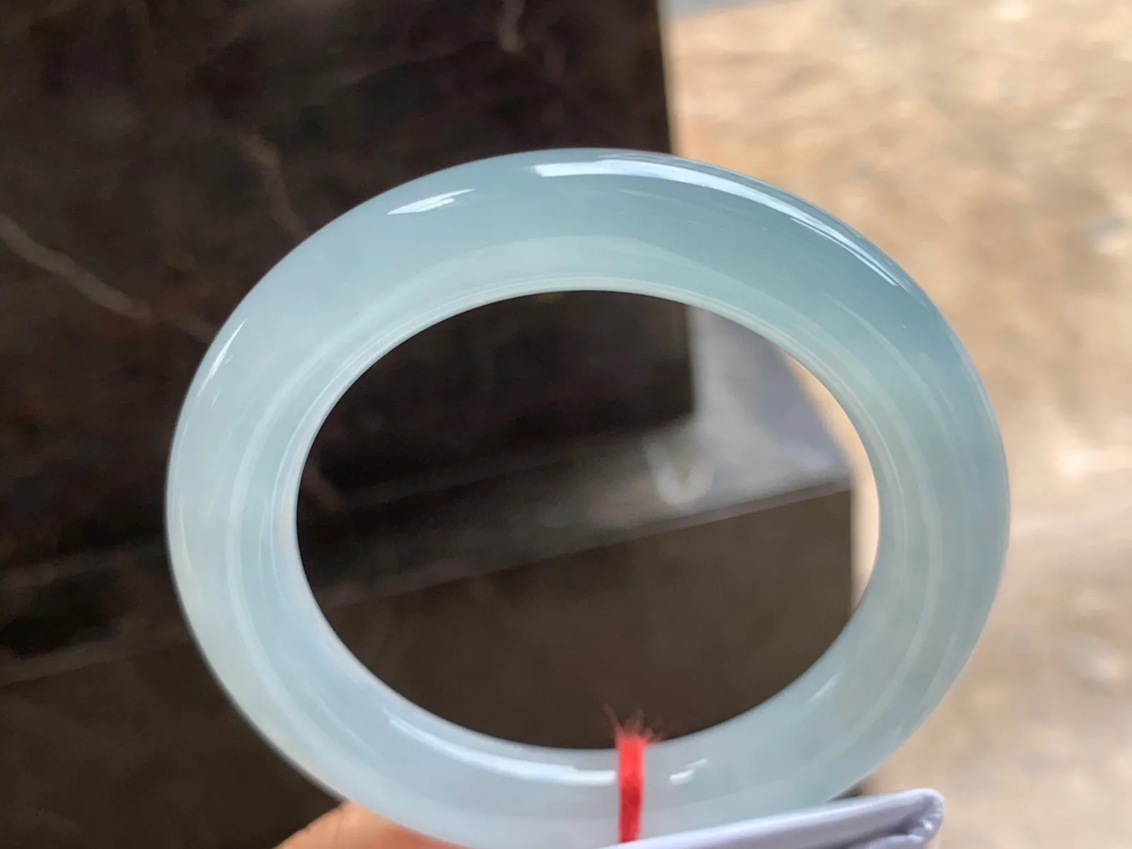 58.5-12mm
冰种淡晴底圆条手镯 水润冰透 葡萄肉质地 条形优秀