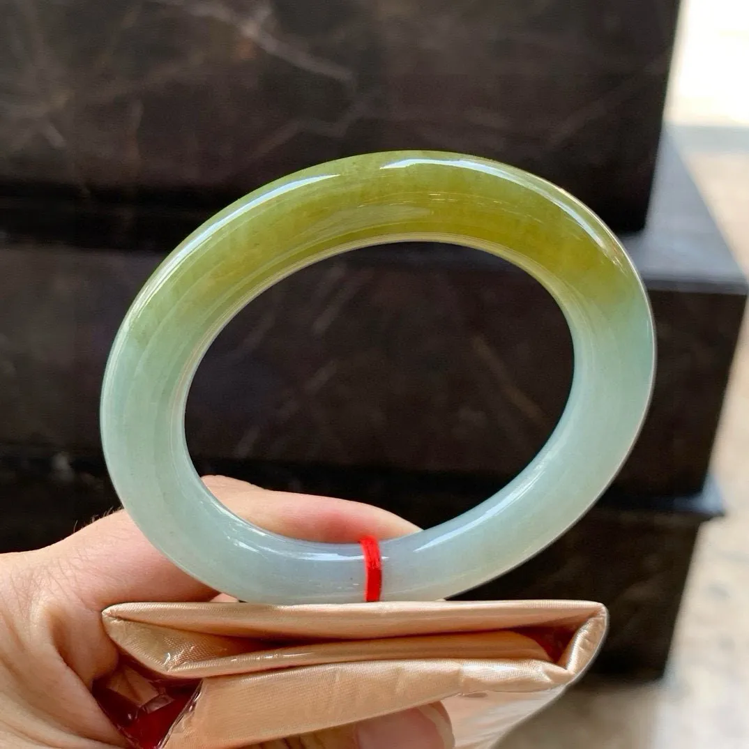尺寸57/11.2，冰种黄翡圆条手镯
 水润细腻 清爽甜美  气质