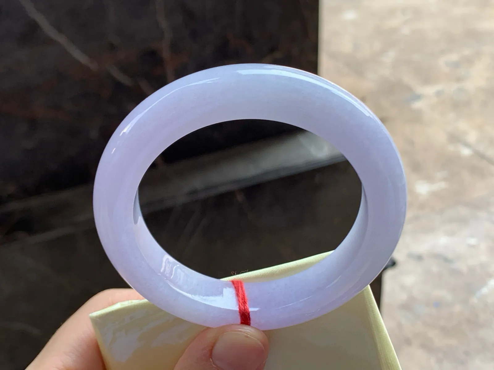 尺寸56.1/12.2/9.9淡紫罗兰手镯
水润细腻  清新甜美