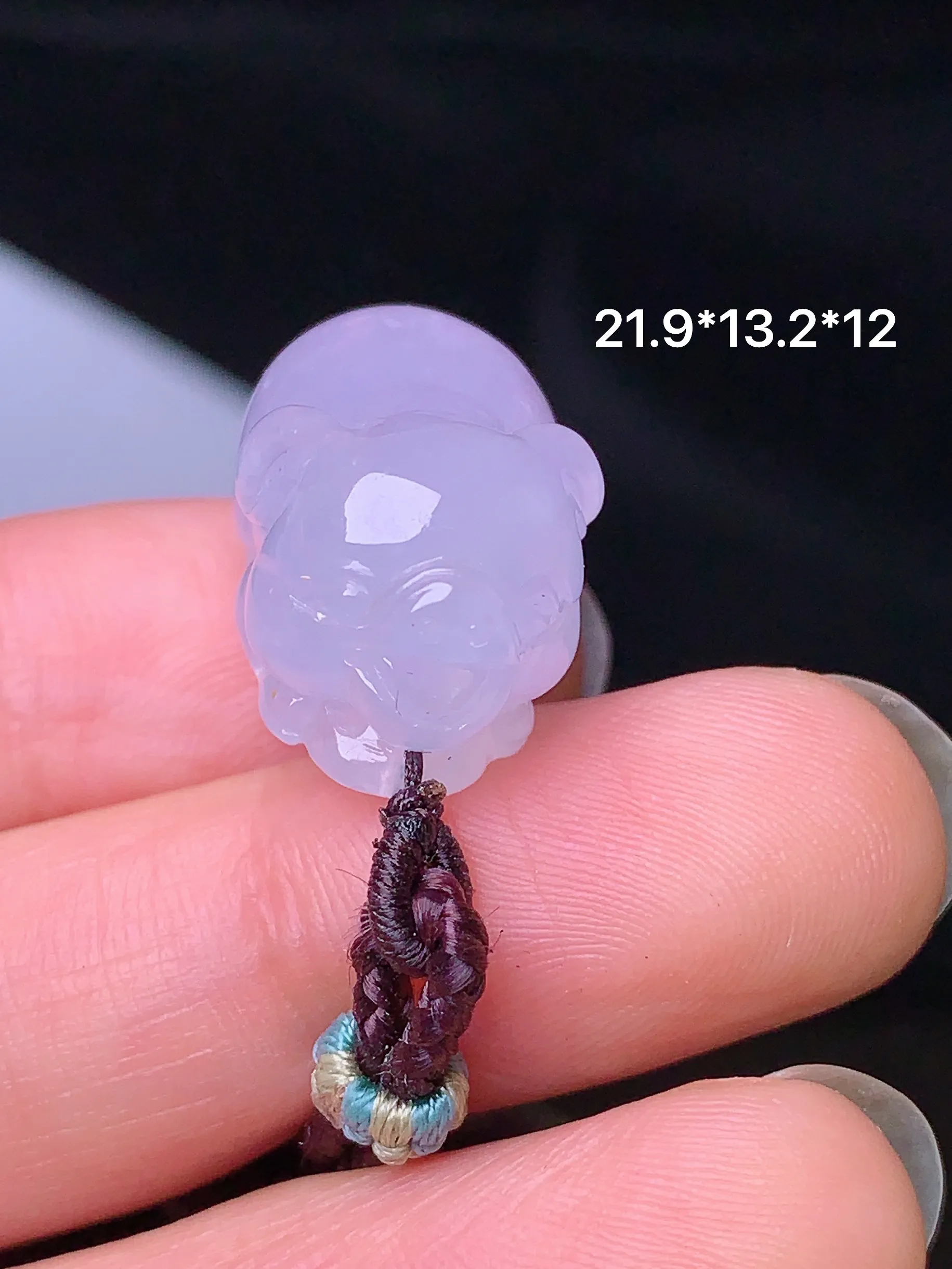 淡紫罗兰生肖猪吊坠 玉质细腻 色泽清新艳丽 整体尺寸21.9*13.2*12